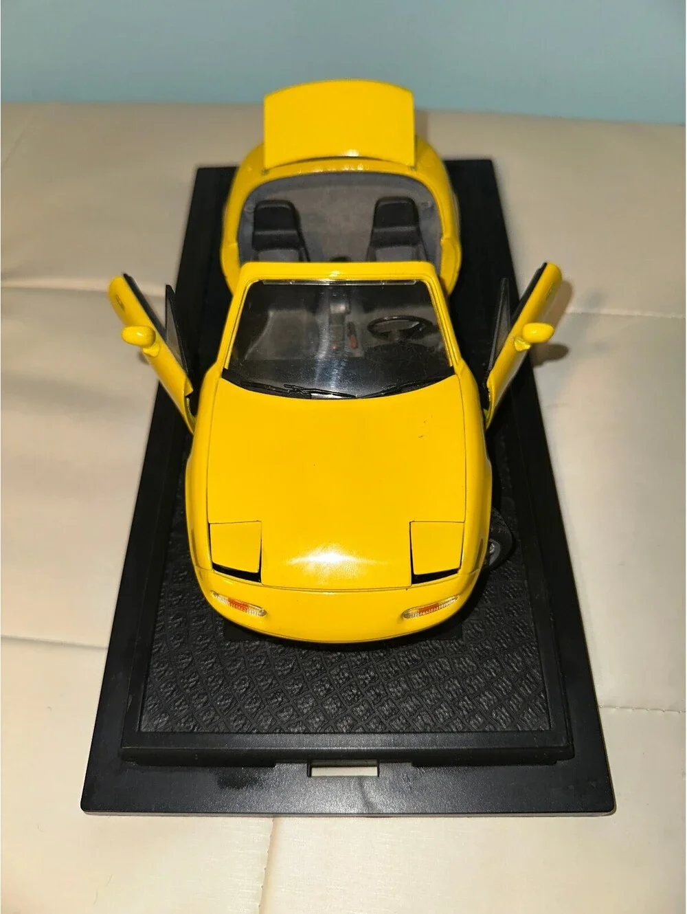 Kyosho Yellow MX-5 Miata Vintage Model Car Detailed 1:18